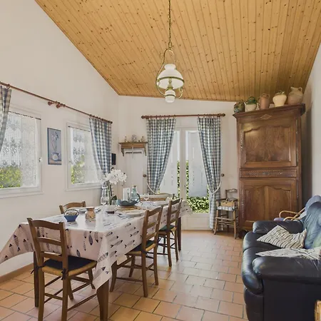Hébergement de vacances Maison Proche De La Avec Jardin Pour 4 *